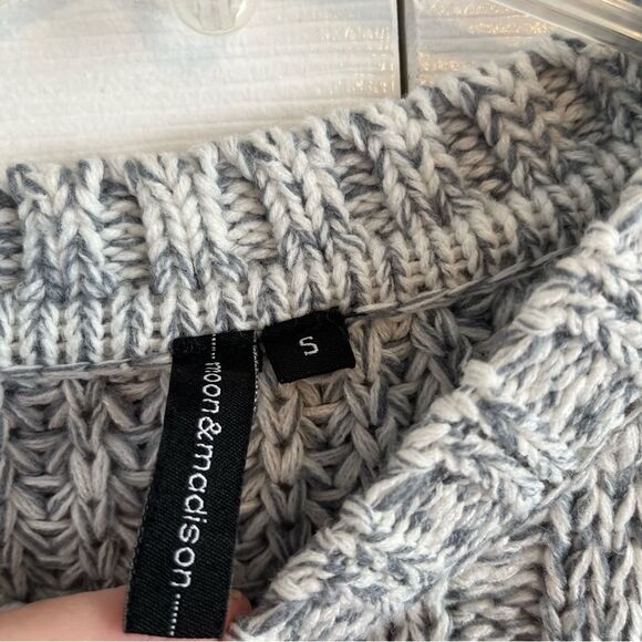 MOON & MADISON Chunky Cable Knit Sweater! Size Small - Picture 6 of 9